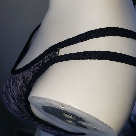 LegEnd SEAMLESS Strappy Sports Bra Size SMALL - Picture 3 of 5